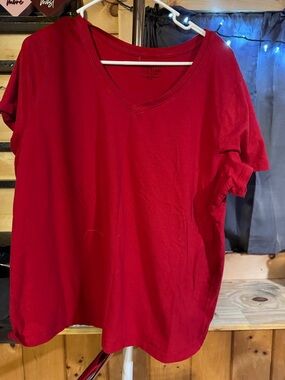 Time and Tru Red V-Neck Short Sleeve Tee